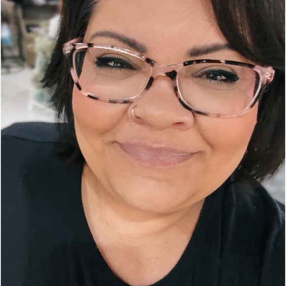 Meet your Posher, Dani - Picture 2 of 5